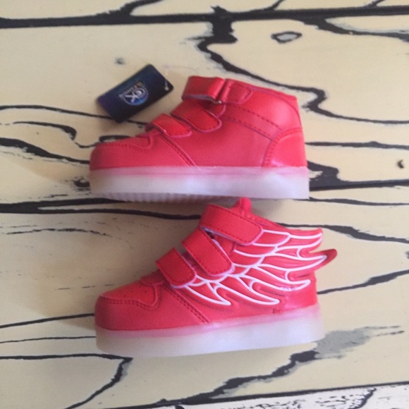 Kids red winged led light up shoe - Picture 6 of 6